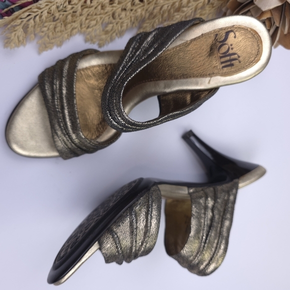 Sofft Women's Gold Sandals Kitten Heels Sz 7½ m - Picture 7 of 7